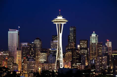 Der Space Needle – Ein futuristisches Wahrzeichen mit atemberaubenden Aussichten auf Seattle!