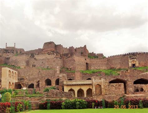 Der Golconda Fort: Eine Festung mit Geschichte und akustischen Wundern!