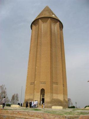  Der Gonbad-e Qabus! Ein architektonisches Meisterwerk aus der Vergangenheit.